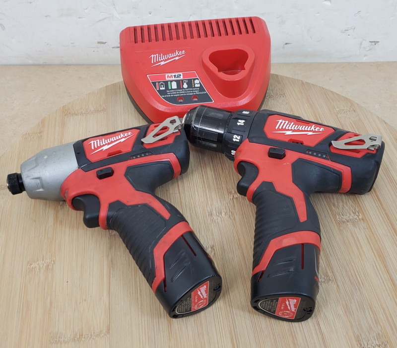 Milwaukee M12 12v Cordless Impact 2462-20 Driver & Drill Set + 2 Batteries