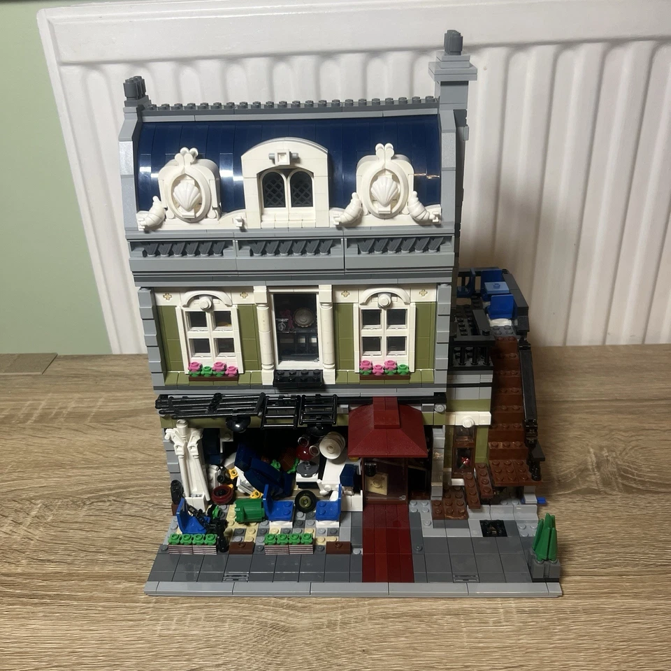 LEGO Modular Buildings 10243 Parisian Restaurant, photo 1 of 4