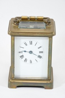 Q68W92 Antike Reiseuhr Offiziersuhr Messing u Glas 19. Jh.