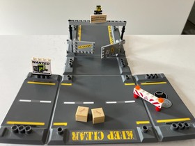 LEGO Racers: 8197 Highway Chaos Set & 8199 Security Smash w/ Fold-Out Road Cases