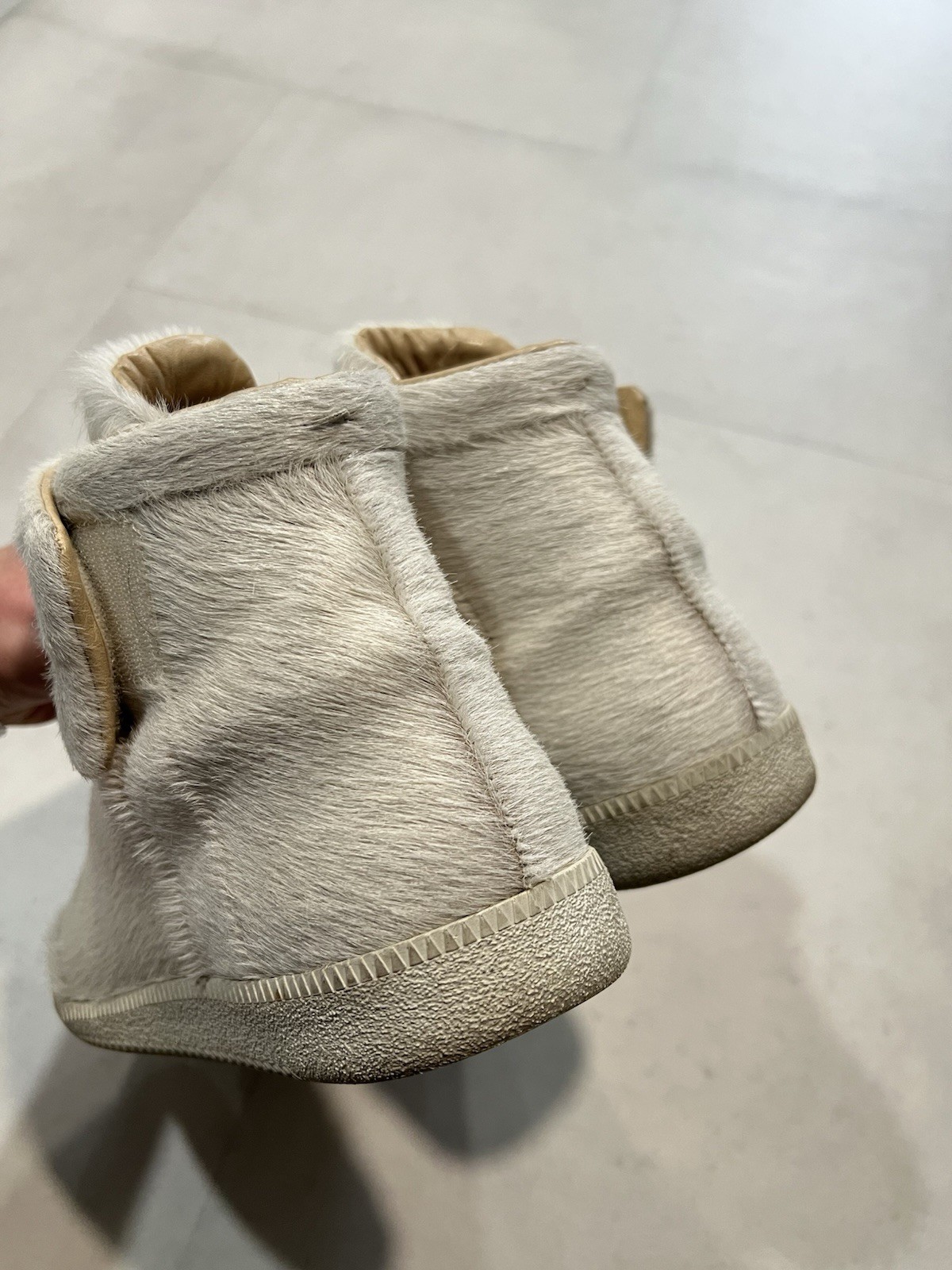Maison Margiela White Pony Hair Future High Size 43 Yeezus – Indo 