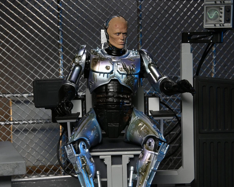 RoboCop - NECA - Figurine Ultimate Battle-Damaged Robocop 18cm - Photo 3/4