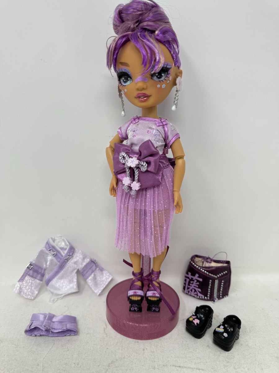 Rainbow High Doll Lila Yamamoto with Stand Outfits and Accessories
