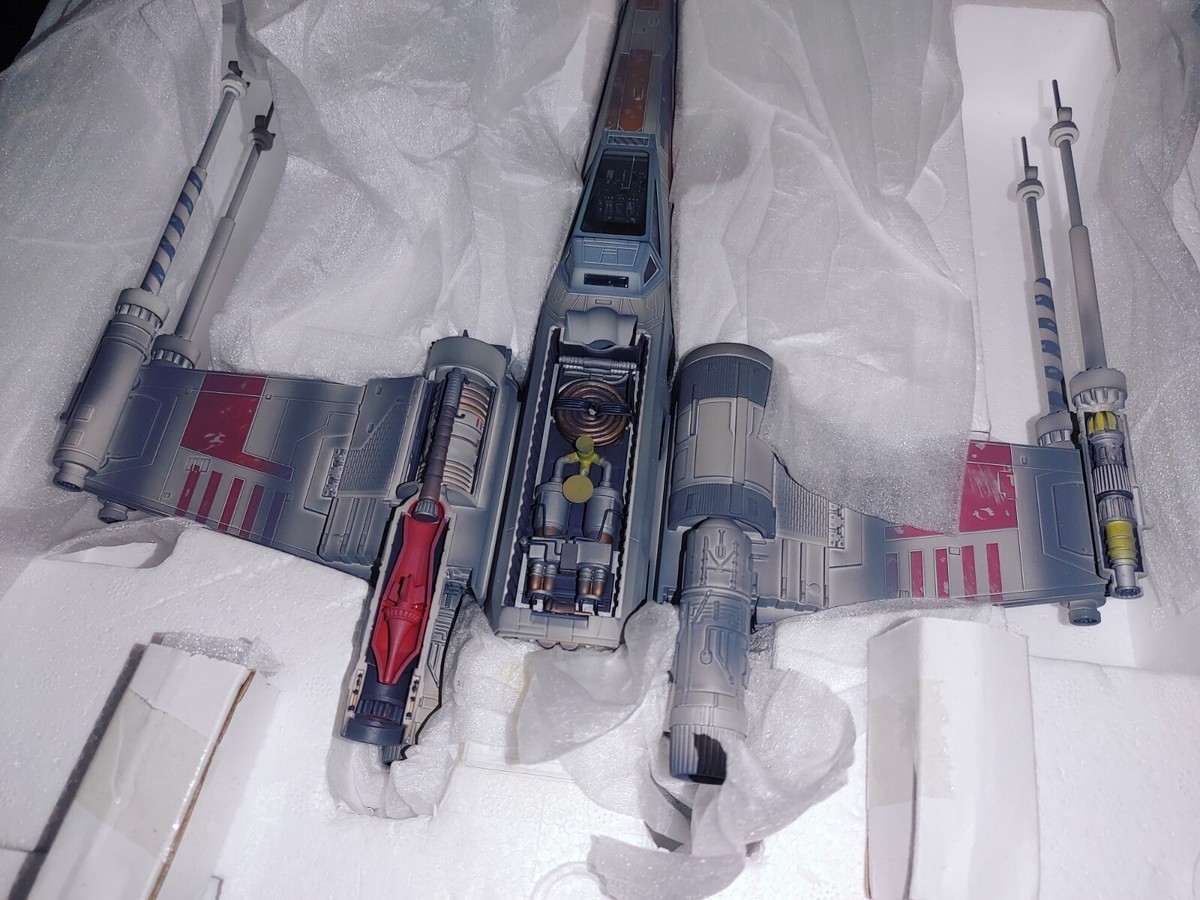 Star Wars X-Wing Starfighter Signature Series Code 3 Collectibles