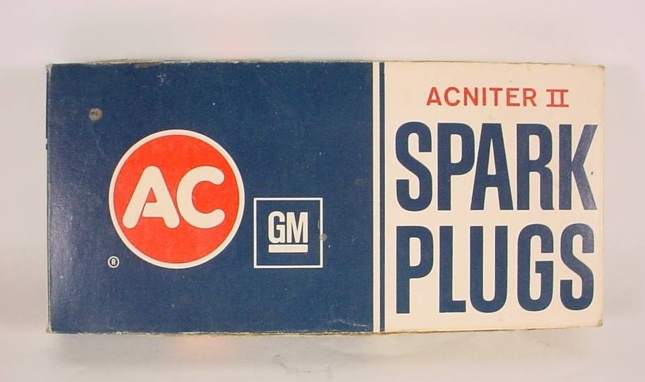  New Vintage AC Delco Lot of 8 R46TSX Spark Plugs Green Ring # 5613576