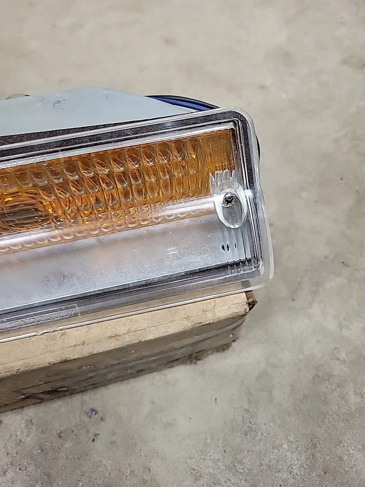 Jeep FSJ Grand Wagoneer Cherokee J10 Turn Signal Parking Light Lense W/Fixture - Image 4 of 4