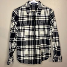 Chaps black & white plaid zip up flannel shirt #flannel #winterwear Women’s XS