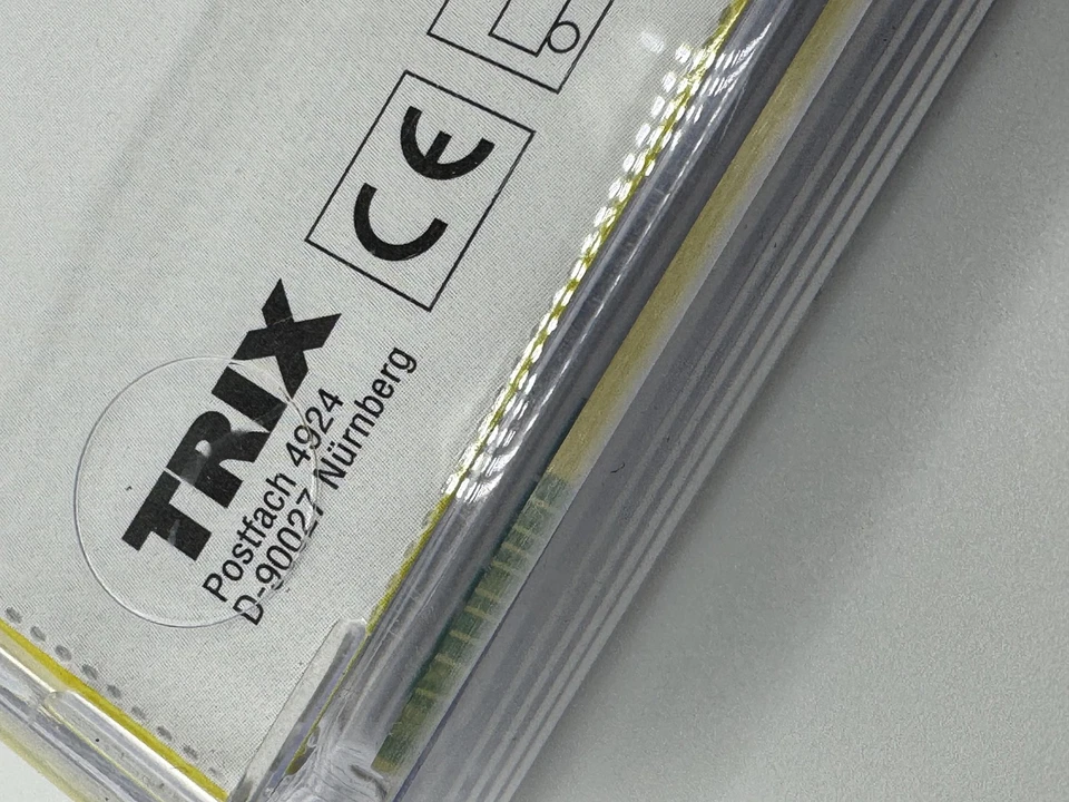 Набор из 2 пассажирских вагонов Trix Minitrix масштаба N зеленые модели поездов 15759 1:160 - Изображение 4 из 4