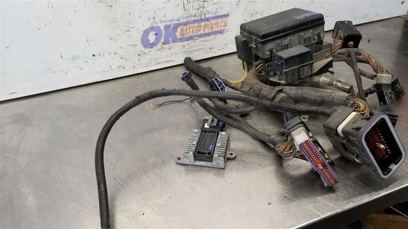 CAJA DE FUSIBLES MOTOR FORD F250 HD 97 7,5 L  Foto 4 de 4