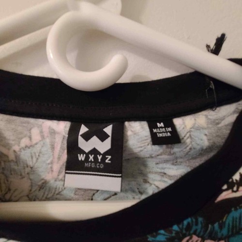 WXYZ Skulls Tshirt, Size M - Picture 4 of 4