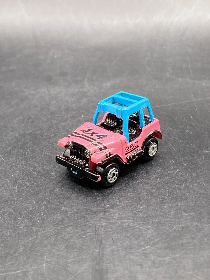 Carro de brinquedo colecionável Micro Machines Galoob Jeep Ver 1 rosa/azulado #250 4x4 - Imagem 2 de 4