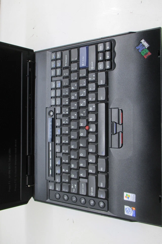 IBM ThinkPad A31 Intel Pentium 4 M 1,25 GB SIN DISCO DURO - BIOS bloqueado Foto 3 de 4