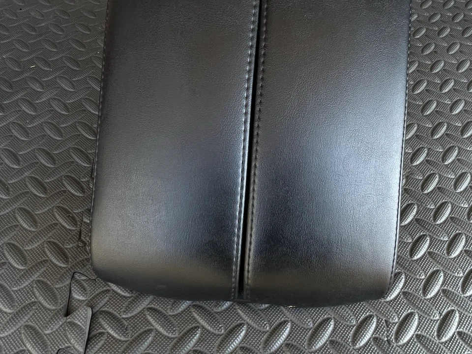 2006-2010 Infiniti M35 M45 console central couro preto apoio de braço conjunto de tampa fabricante de equipamento original - Imagem 3 de 4