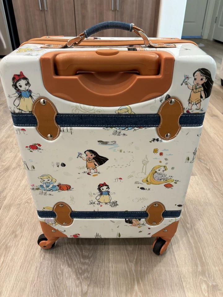 Disney 20" Animators' Collection Carry On Spinner Hardhell Luggage Kids Suitcase - Image 2 of 4