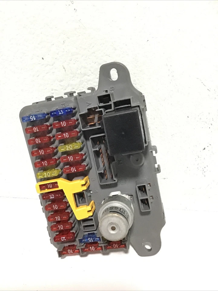 1994–1999 Land Rover Discovery Interior Fuse Box OEM 8L348100197 Assembly - Image 2 of 4