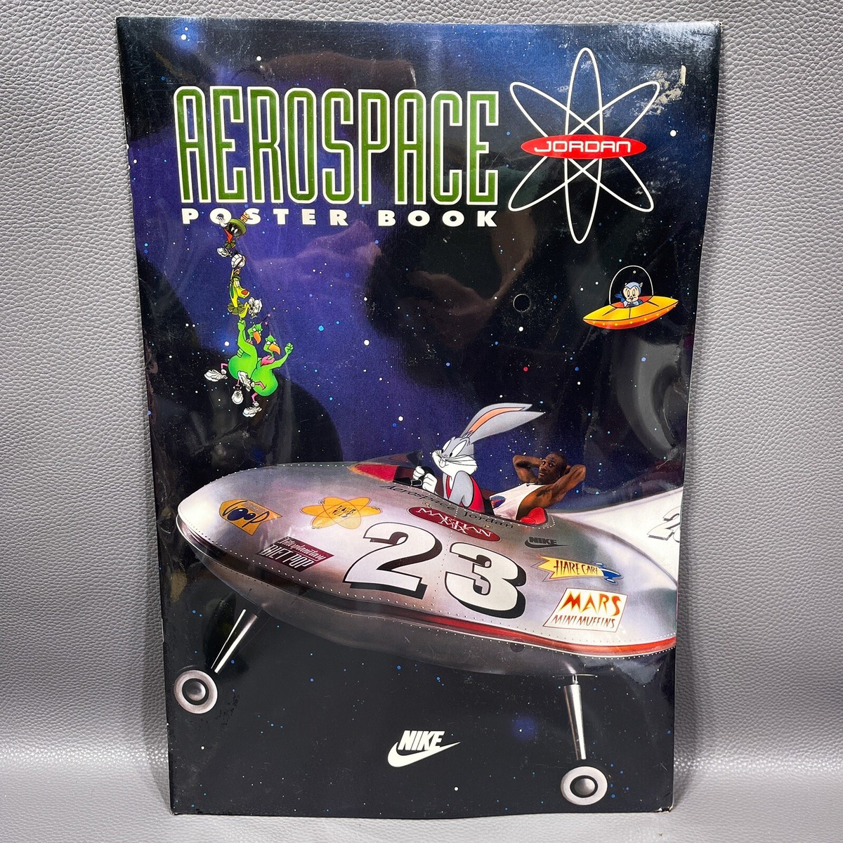 ジョーダン バックスバニー Aerospace ポスター New Vintage 1993 Nike Jordan Aerospace Poster Book Space Jam Bugs