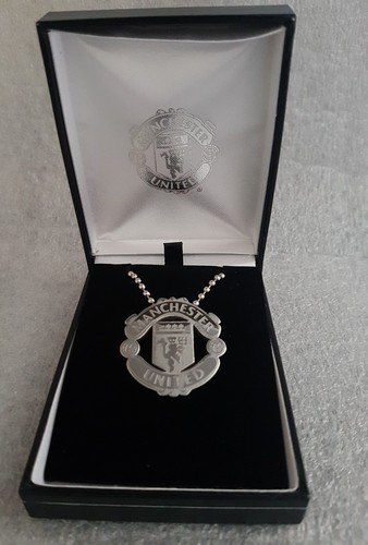 Man Utd Engraved Crest Dog Tag & Chain In Gift Box Football