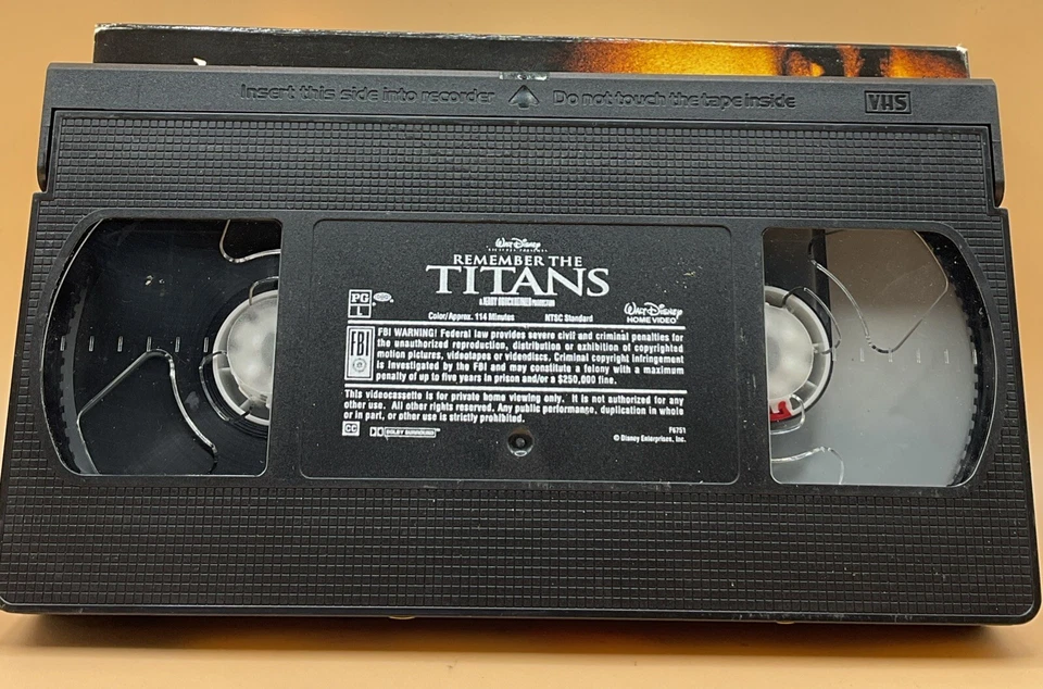 Remember the Titans VHS 2001 Denzel Washington  *Buy 2 Get 1 Free* - Image 3 of 3