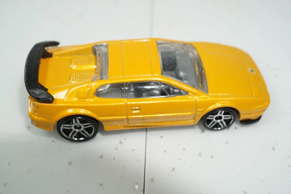 Hot Wheels Lotus Esprit Diecast Car Model Yellow 2001 Mattel HW Exotics - Image 4 of 4