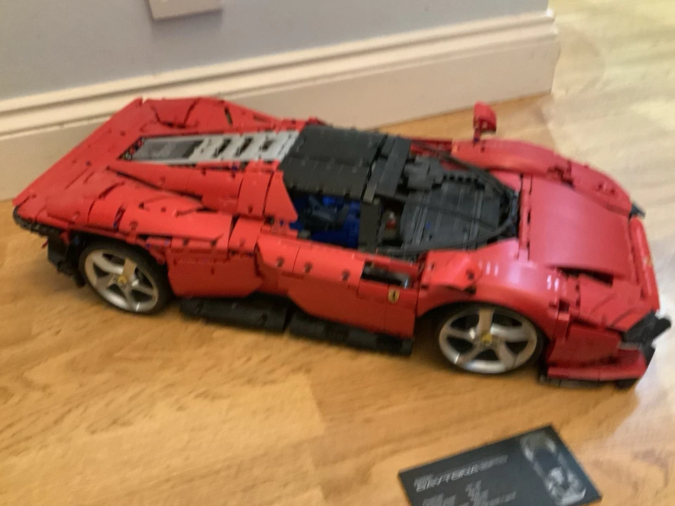 LEGO Technic 42143 Ferrari Daytona SP3, photo 2 of 5