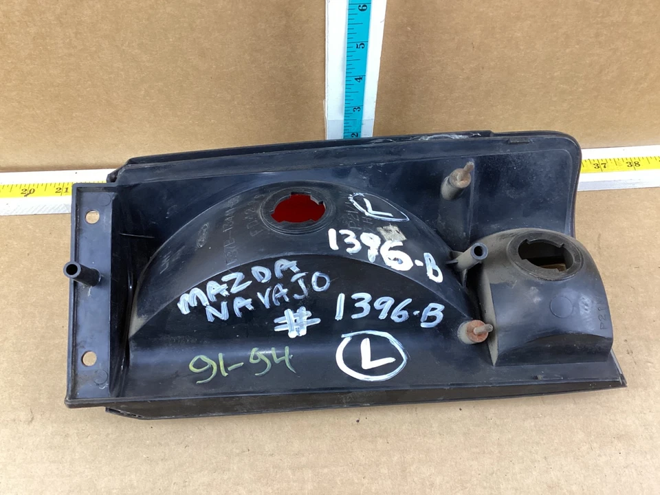 Luz trasera izquierda del lado del conductor Mazda Navajo 1991-1994 OEM Foto 4 de 4