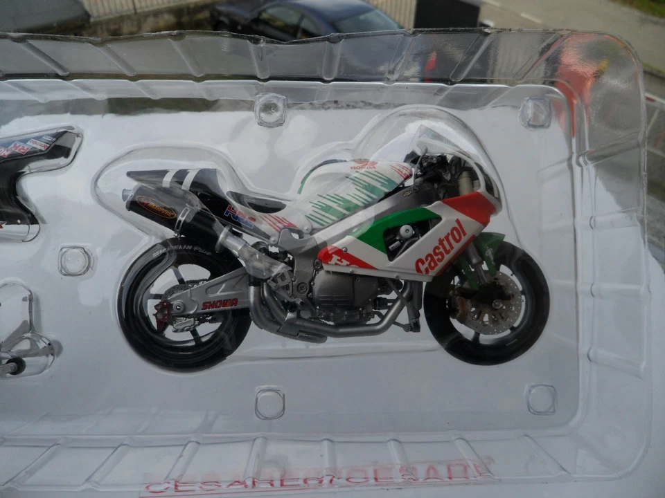 1/12 MINICHAMPS- HONDA VTR 1000 WINNER 8 H SUZUKA 2001 - EDWARDS/ROSSI LIMITED - Immagine 4 di 4