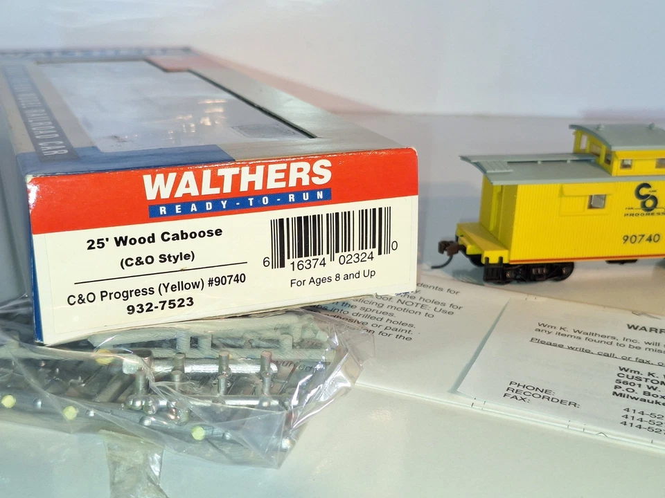 Walthers 932-7523 C & O yellow Wood Caboose. Excellent cond. HO scale. Boxed - Image 2 of 4