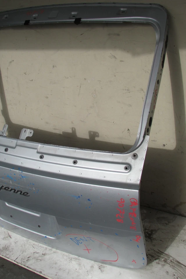 Porsche Cayenne S 2003-2004 tapa trasera superior maletero portón trasero plateado OEM Foto 2 de 4