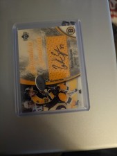 2005 06 Upper Deck Ice Signature Swatches #SSPB Patrice Bergeron Boston Bruins