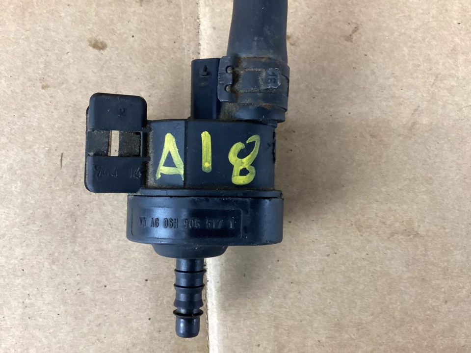 Válvula de purga de bote de vapor Volkswagen Jetta 2010-2015 06H906517 OEM Foto 3 de 4