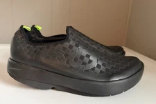 OOFOS Men's OOMG Sport Eezee Low Black Checkered Size US 10 Slip On Recovery NEW