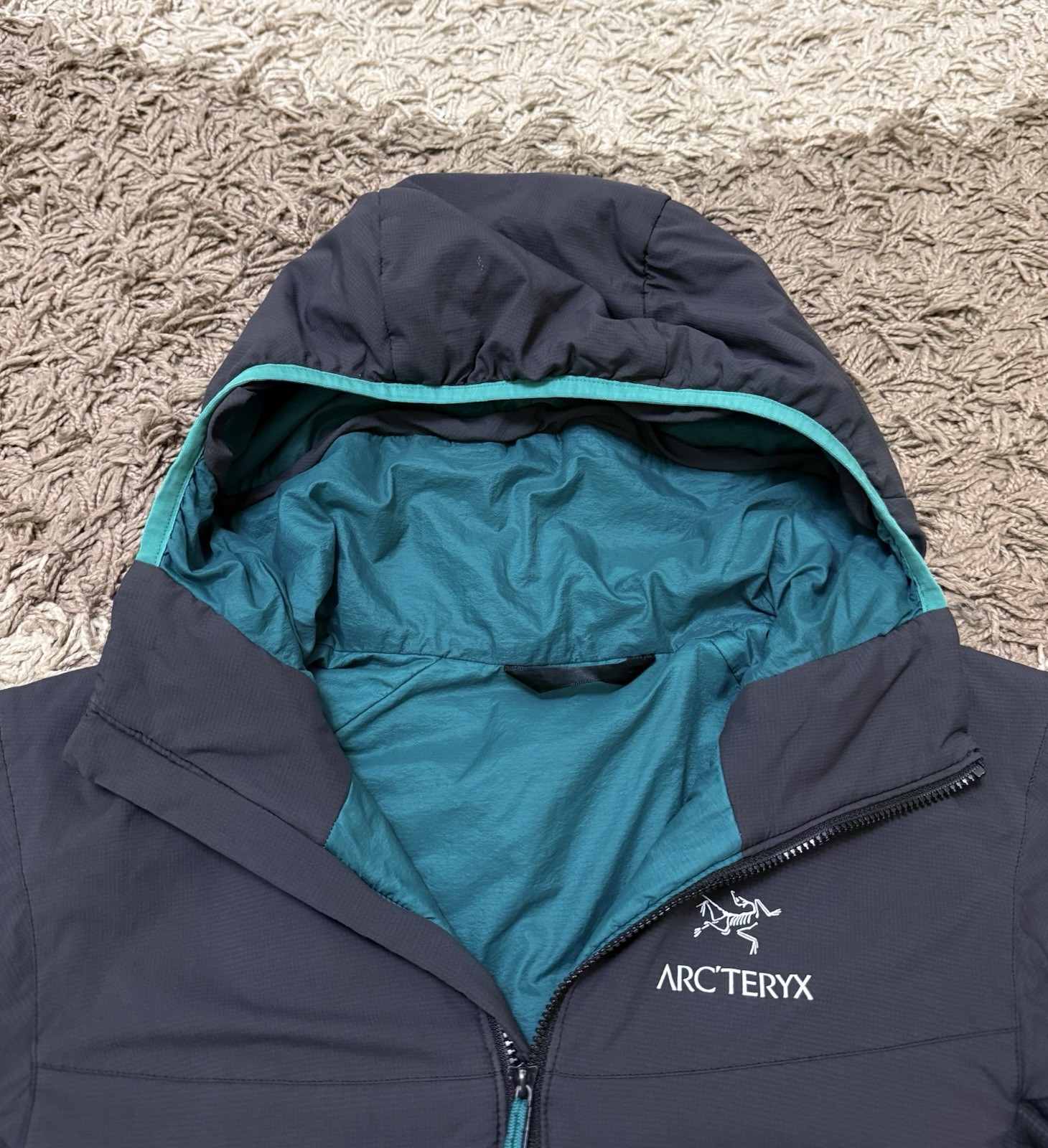 Arc'teryx Women's Atom LT Insulated Grey Hooded Jacket, Cozy Fit image 3