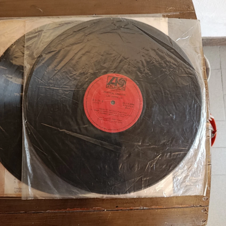 Led Zeppelin Physical Graffiti LP, foto 1 di 4
