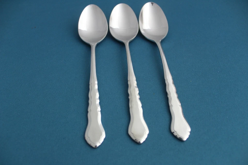 3 cucharaditas International Lyon AMERICANA 18/8 Corea 6 1/8" Foto 2 de 4