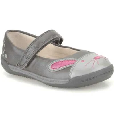 Brandneu in Originalverpackung Clarks Mädchen Iva Hase grau Leder erste Schuhe f/G passend