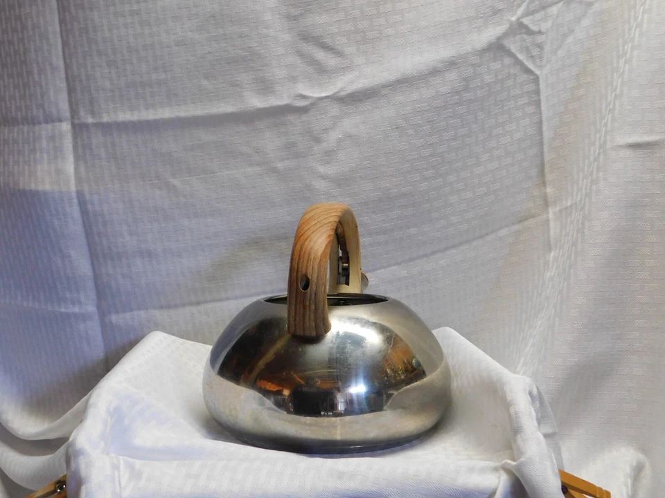 Tetera italiana Brandani mango con acento marrón tapa de vidrio de acero inoxidable Foto 4 de 4