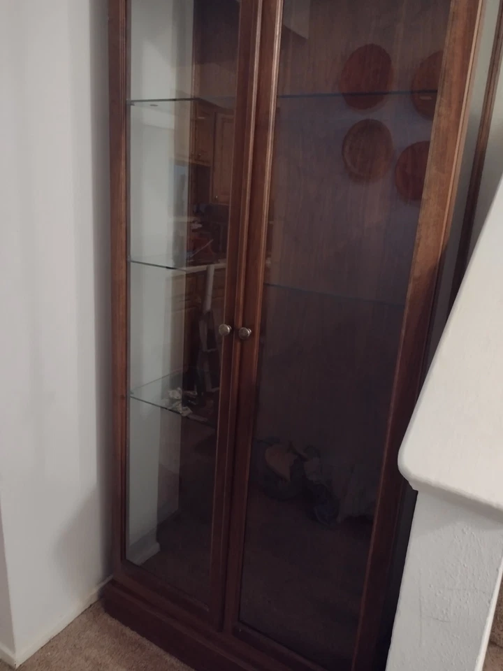 Сделанный на заказ шкаф-витрина, двери во французском стиле, стеклянные стеллажи, более 6 футов. Высокий - Изображение 3 из 4