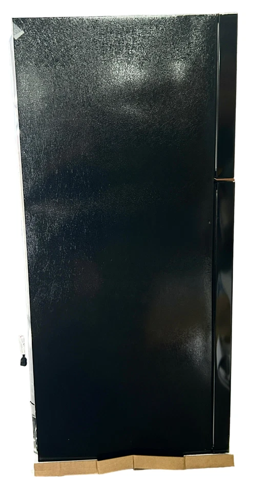 Frigidaire 30 pulgadas 20,0 cu. Refrigerador congelador superior negro FFHT2045VB1 Foto 3 de 4