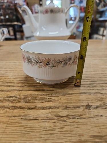 22 piece Paragon Belinda Tea Cup Saucer tea pot cake plate creamer sugar etc - Picture 14 of 23