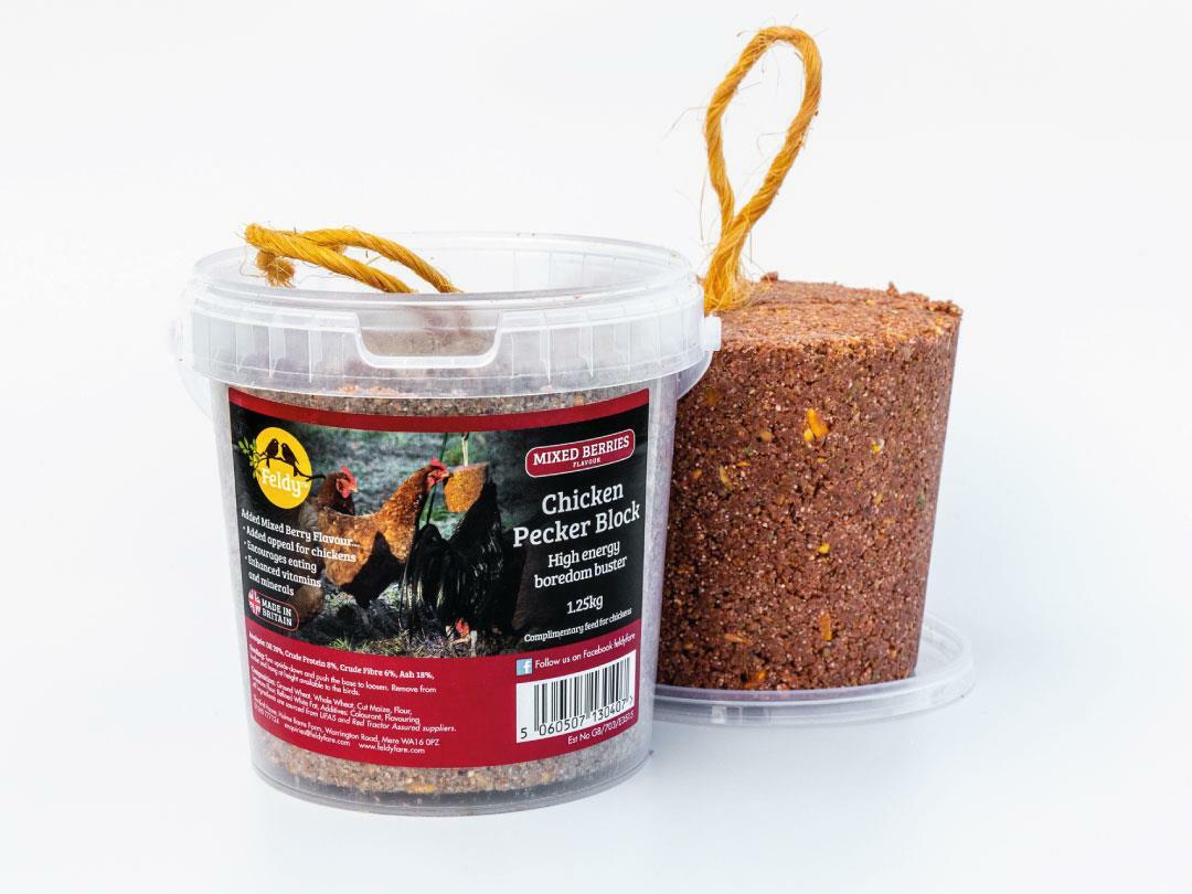Feldy Hanging Chicken Pecker Block - Berry Flavour 1.25kg