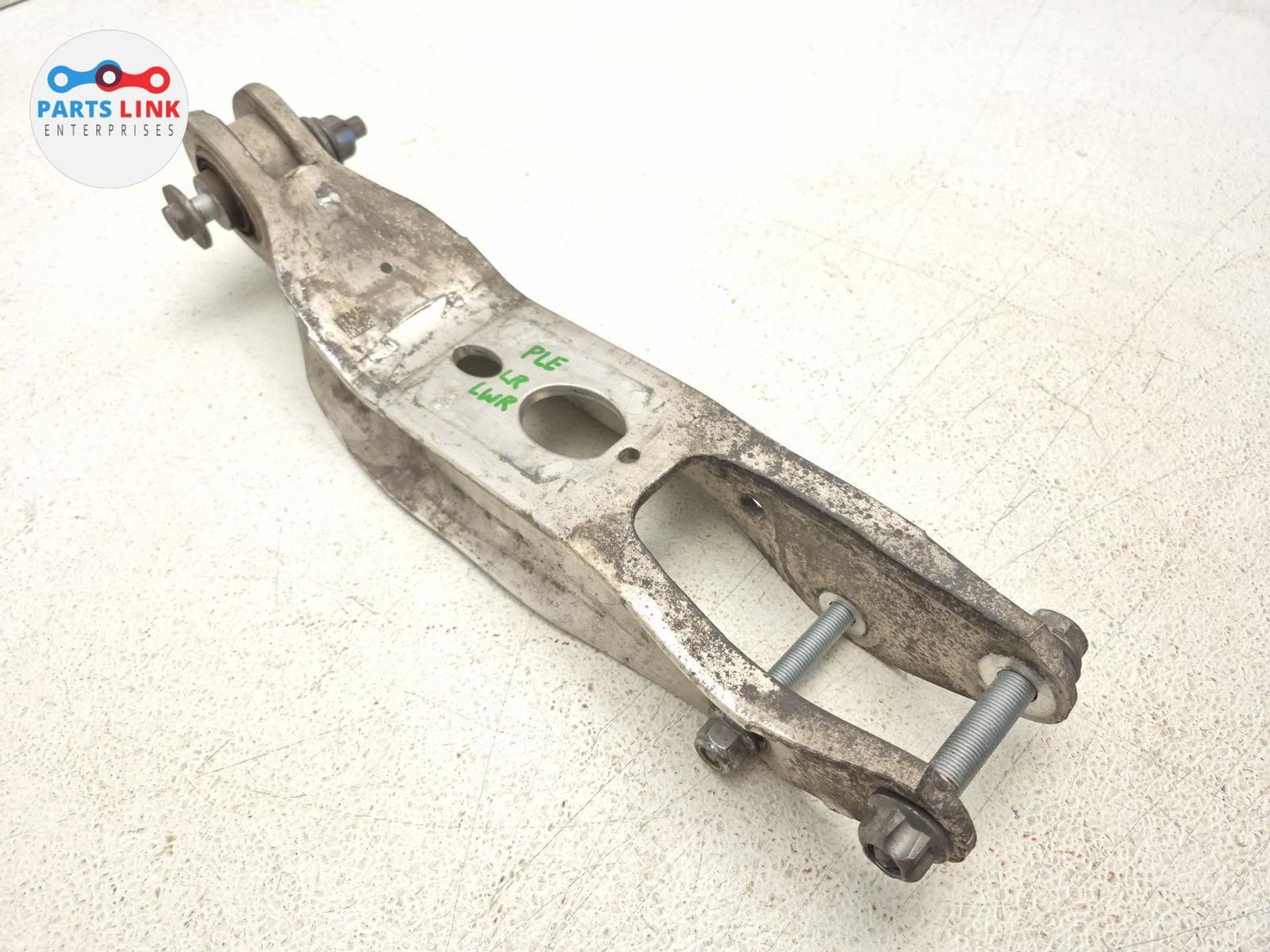 Bentley Bentayga 2016-2020 REAR+LEFT+LOWER Control arm
