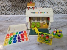 Vtg Fisher Price Little People 923 Play Family School House And 7 Characters