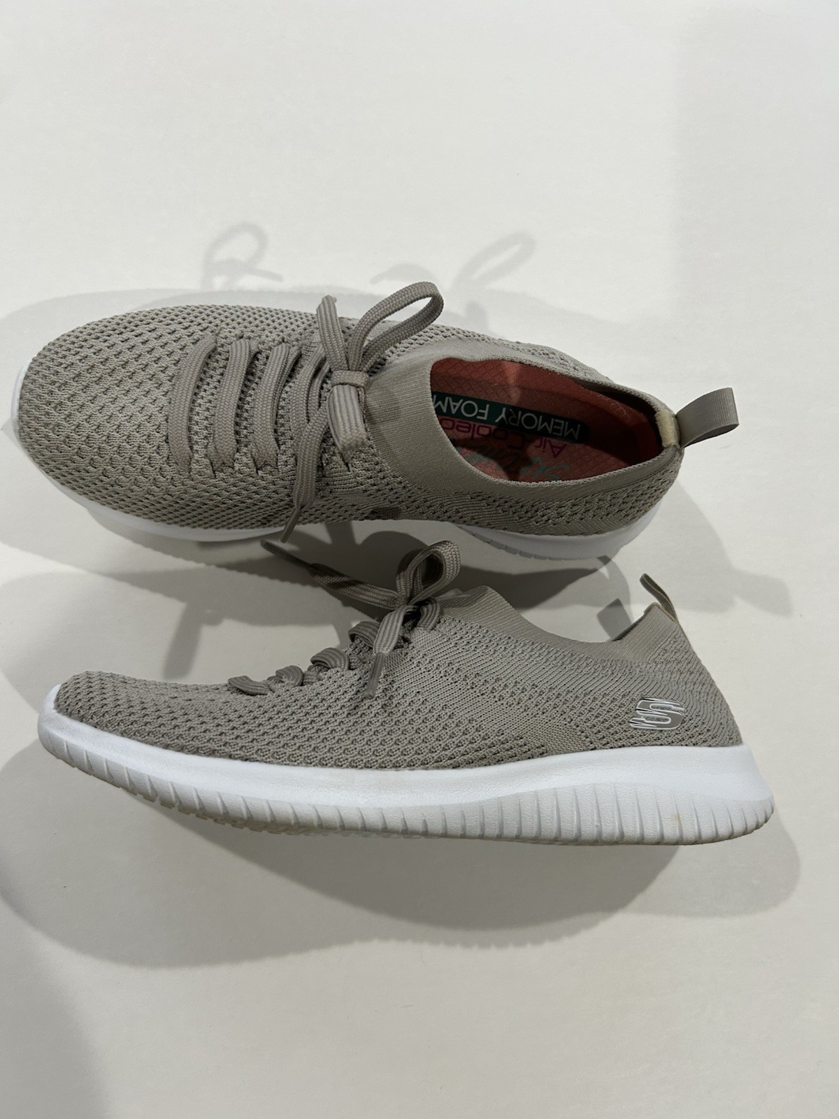 Skechers Women Size 7 Ultra Flex Statement Taupe Stretch Sneakers 12841W