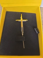 Oreylo Helix Hook Cross Gold