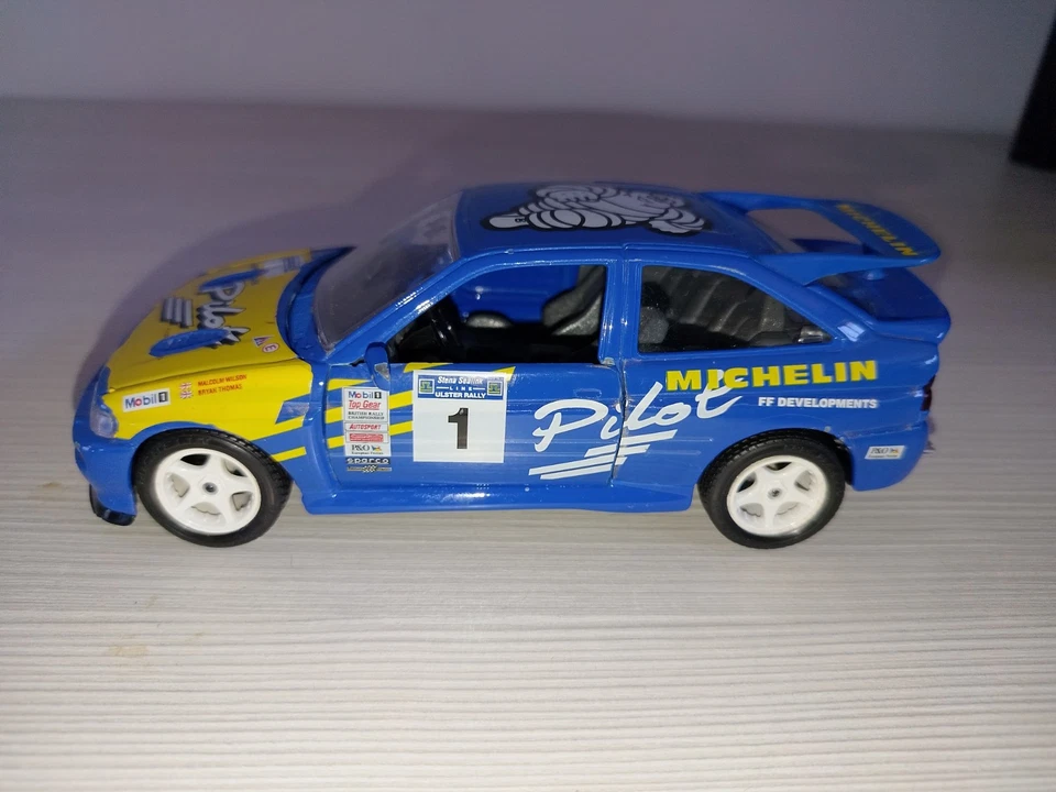 Ford Escort RS Cosworth1/24 Burago Diecast Modellino Auto Bburago Made In Italy - Immagine 3 di 4