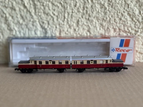 Roco 23011 Akku-Triebwagen (Bauart Wittfeld) AT 3, Achsfolge 2 A+A 2, beige/rot