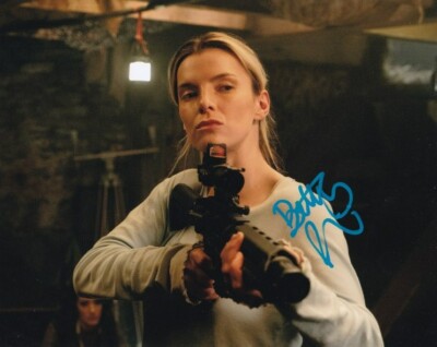 BETTY GILPIN signed Autogramm 20x25cm THE HUNT in Person autograph COA