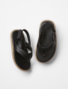 gap black flip flops
