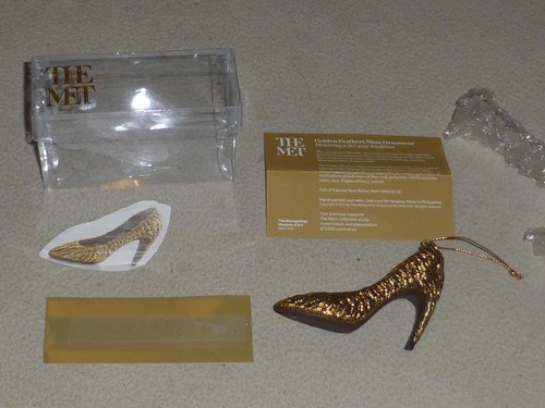 METROPOLITAN MUSEUM OF ART ORNAMENT SCHUH GOLDENE FEDERN THE MET FRANKREICH MIT BOX