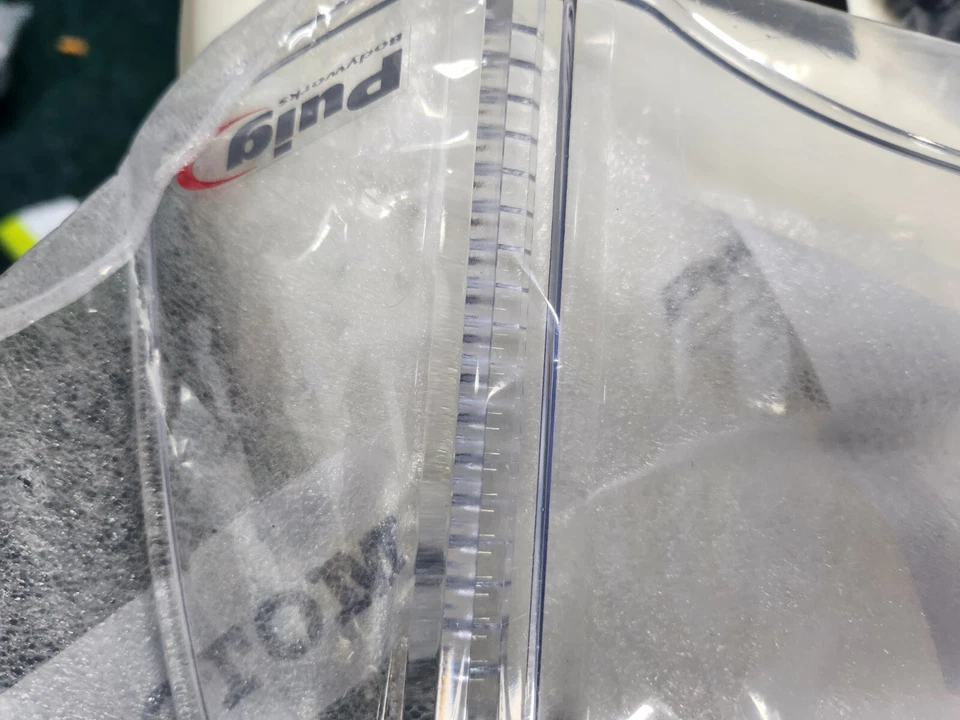 Deflector de viento Puig Clear Adj 100 x 277 mm - 6320 W Yamaha FZ6 S2 Fazer 2007-2010 Foto 3 de 4